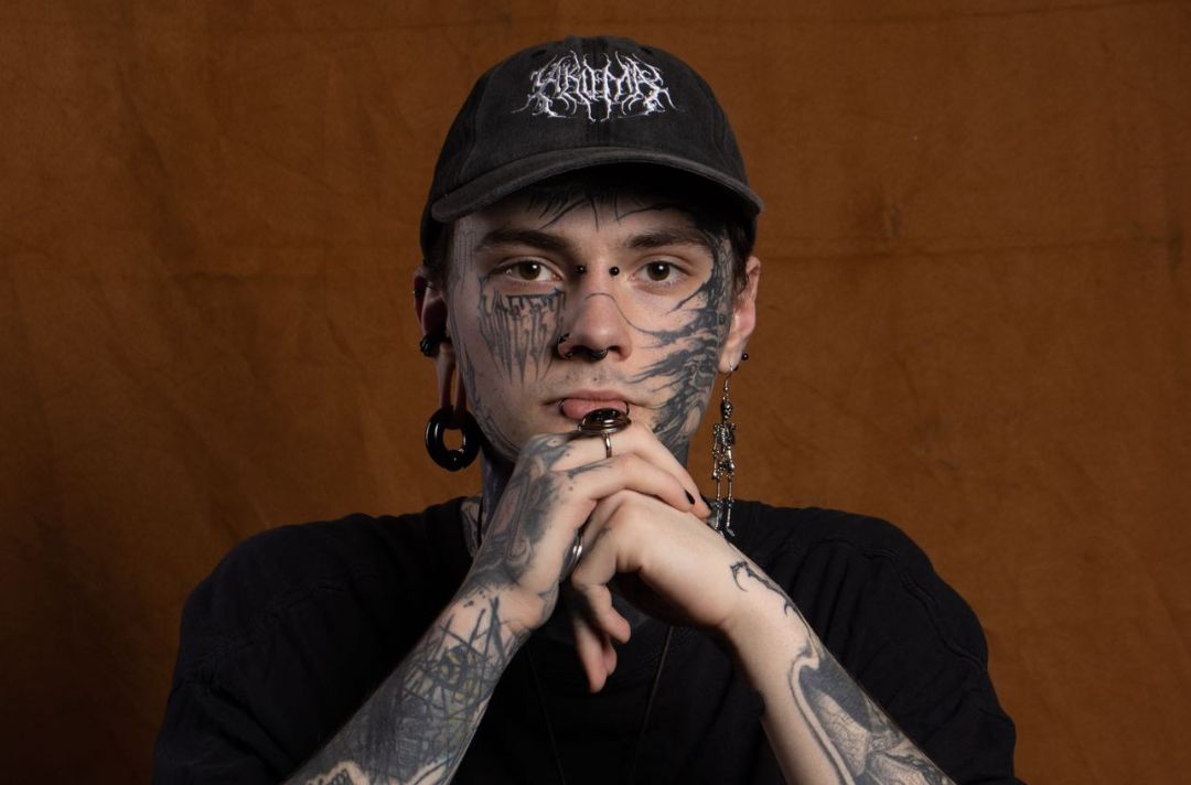 Het ware verhaal achter de “zwarte kladblok” tatoeage. - Inkjunx